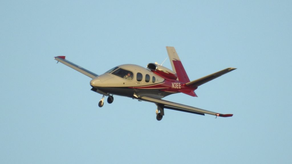 Cirrus Vision SF50 (N3EE)