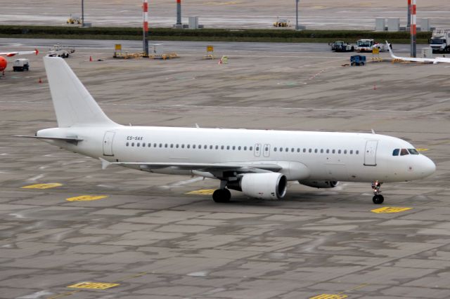 Airbus A320 (ES-SAX) - Taxiing to Stand B07 on 20-Feb-24 operating Turkish Airlines flight THY7728 from LFTJ.