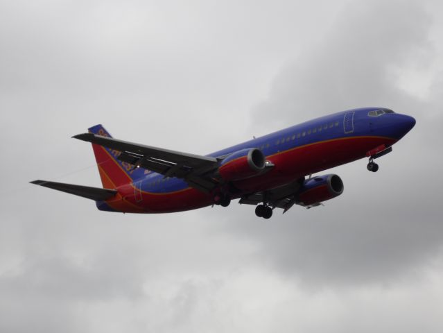 BOEING 737-400 (N691SW)