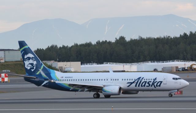 Boeing 737-800 (N569AS)