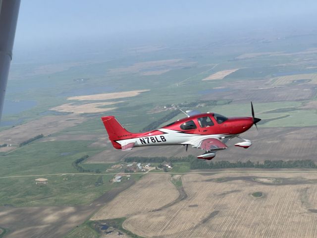 Cirrus SR-22 (N78LB)