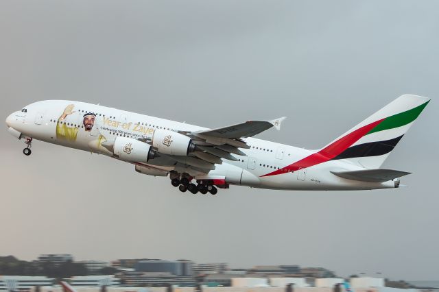 Airbus A380-800 (A6-EOG)