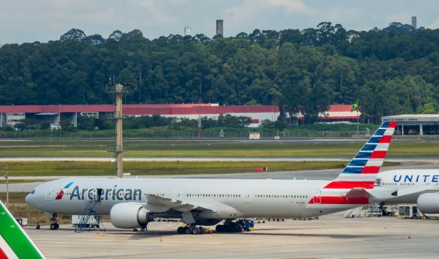 BOEING 777-300 (N730AN)