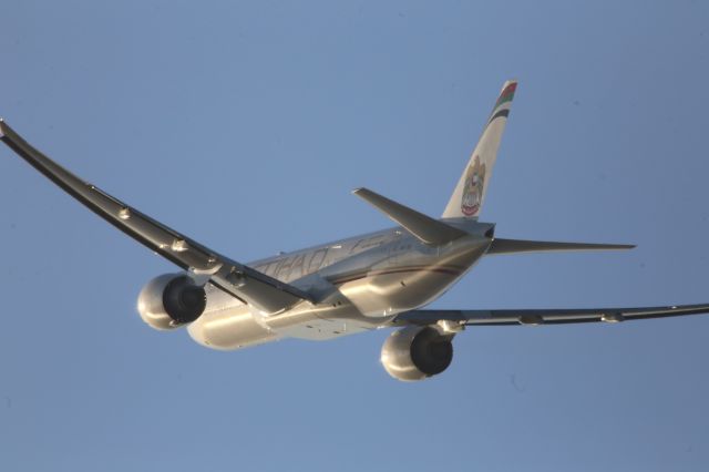 BOEING 777-200LR (A6-LRD)