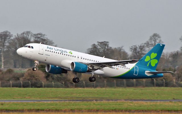 Airbus A320 (EI-CVA) - aer lingus a320-214 ei-cva dep shannon in its new livery painted by iac at shannon 17/1/19.