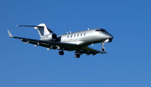 Bombardier Challenger 300 (N711NK) - On final is this 2010 Bombardier Challenger BD-100-1A10 in the Spring of 2019.