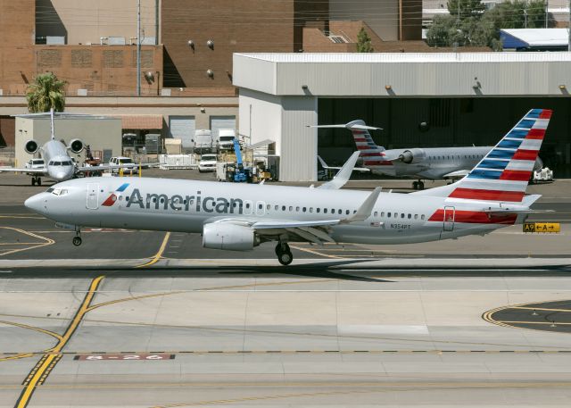 Boeing 737-800 (N345PT)