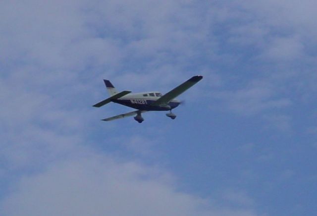 Piper Cherokee (N4128T) - Departing runway 09...