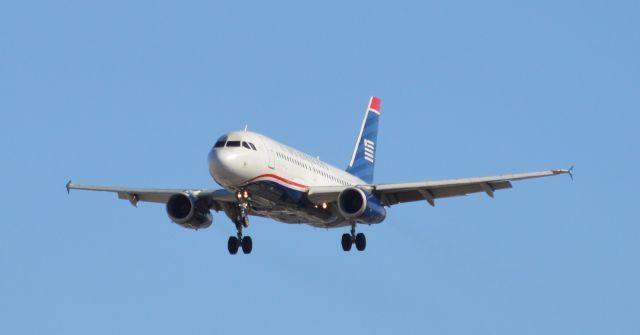 Airbus A319 (N833AW) - using my new Camera D3200  Next to runway
