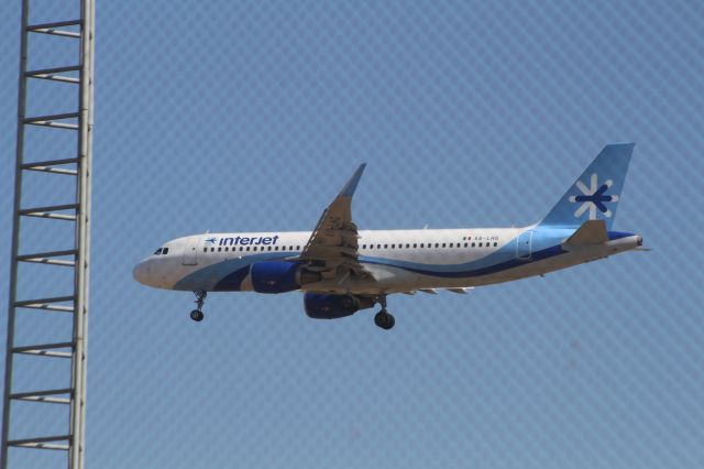 Airbus A320 (XA-LHG) - FINAL APPROACH 27