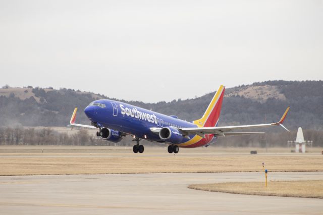 Boeing 737-800 (N8644C)