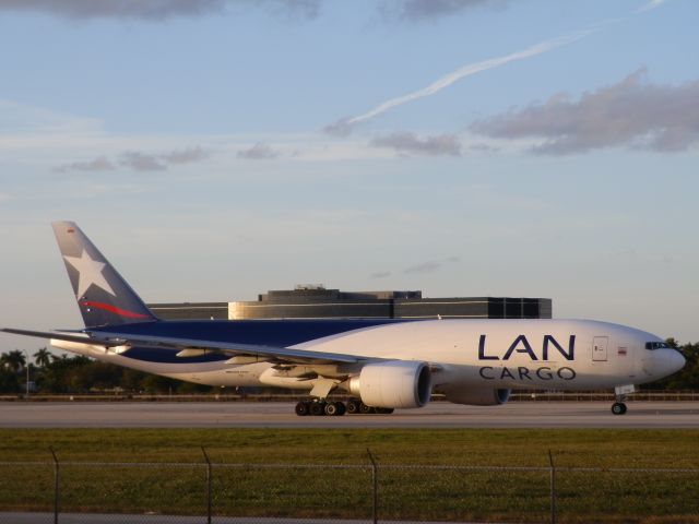 BOEING 777-200LR (N776LA)