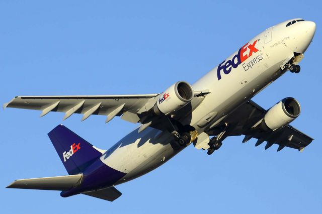 N670FE — - FedEx Express Airbus A300F4-605R N670FE on December 24, 2014. It first flew registered as F-WWAQ on April 11, 1997. Its construction number is 777. It was delivered to Federal Express on June 9, 1997. 