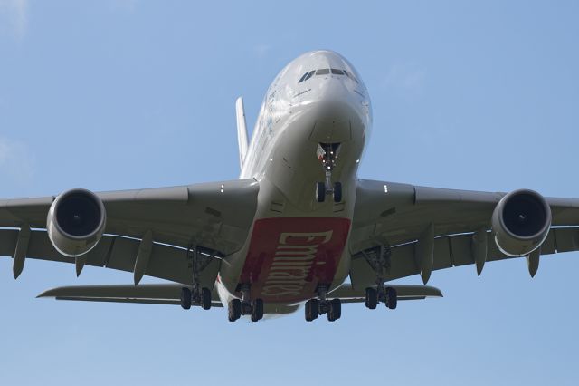 Airbus A380-800 (A6-EDS) - UAE17 up close just before landing.