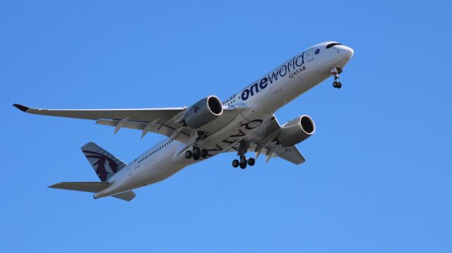 Airbus A350-900 (A7-ALZ) - On final is this 2018 Qatar Airbus A350-941 in the Winter of 2020.