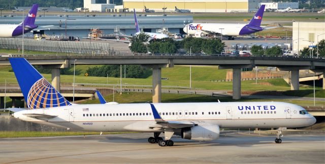 Boeing 757-200 (N14102)