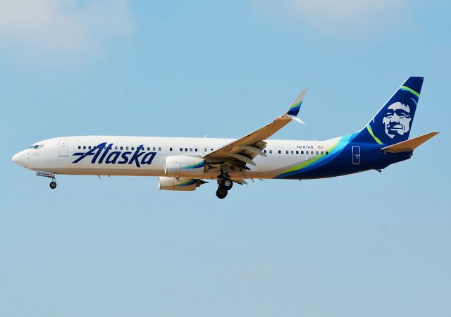 Boeing 737-900 (N281AK)