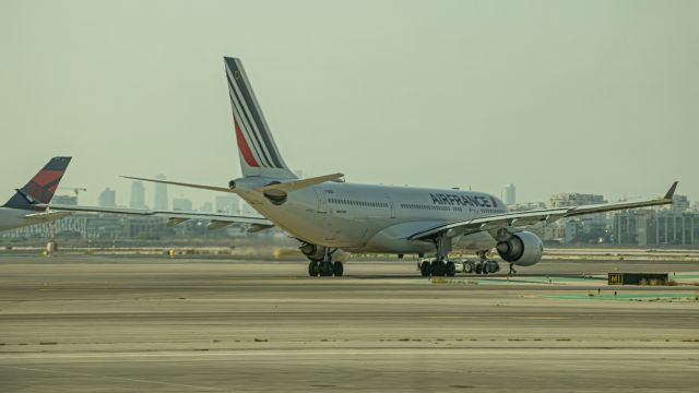 Airbus A330-200 (F-GZCK)