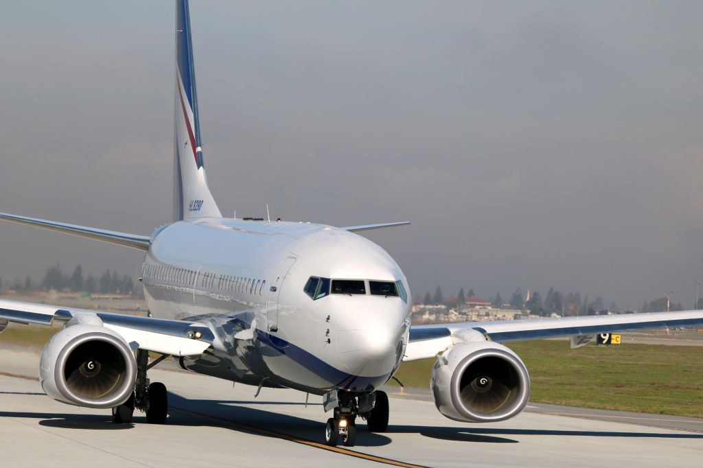 Boeing 737-700 (HL8290) - Hyundai Motor Corporation - BBJ (corporate jet), taxiing to 30L for departure  11-21-2015