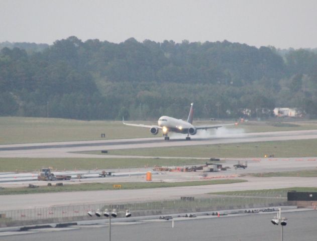 Boeing 757-200 (N663DN)