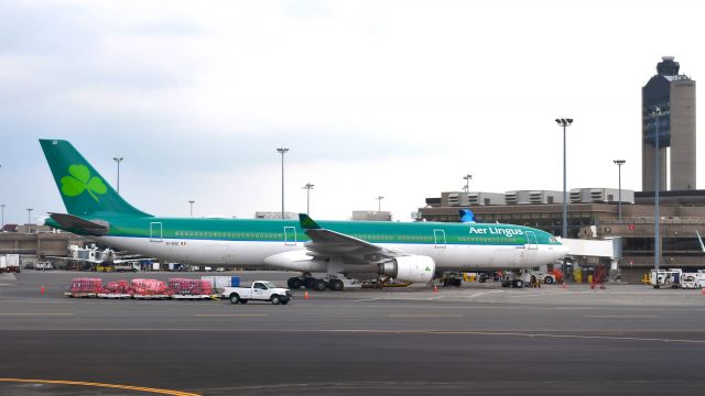 Airbus A330-200 (EI-DUZ) - Aer Lingus Airbus A330-302 EI-DUZ in Boston 