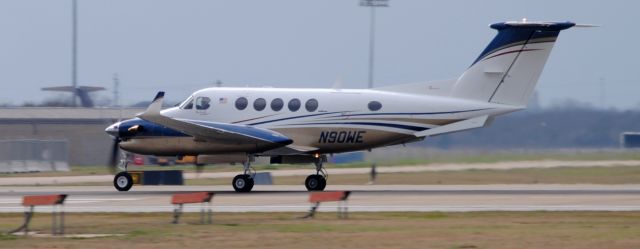 Beechcraft Super King Air 300 (N90WE)