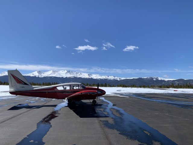 Piper Aztec (C-GWIQ)