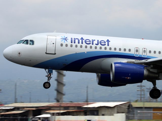 Airbus A320 (XA-MYR)