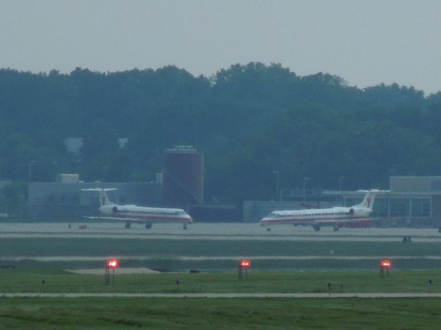 Embraer ERJ-145 —