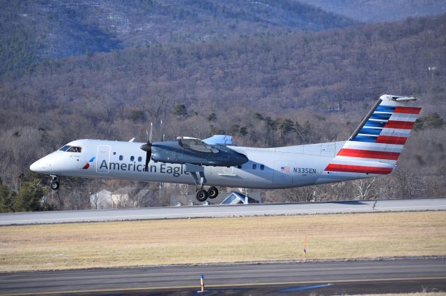 de Havilland Dash 8-300 (N335EN)