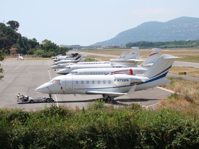 Canadair Challenger (N732PA)