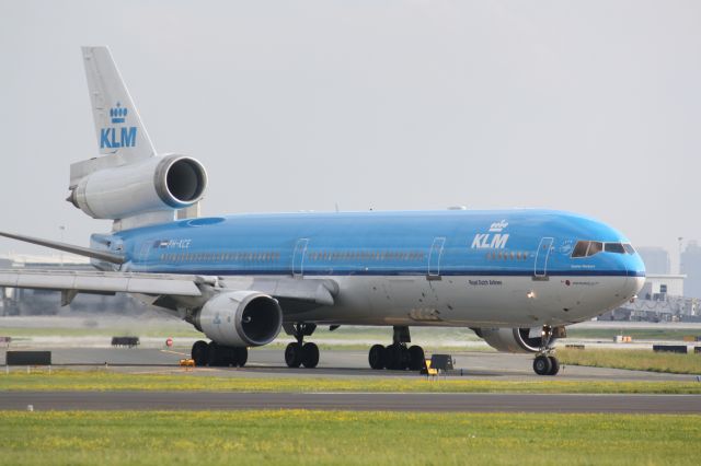 Boeing MD-11 (PH-KCE) - Taken at Lester B.Pearson (cyyz)One of my favourites before they retired this plane