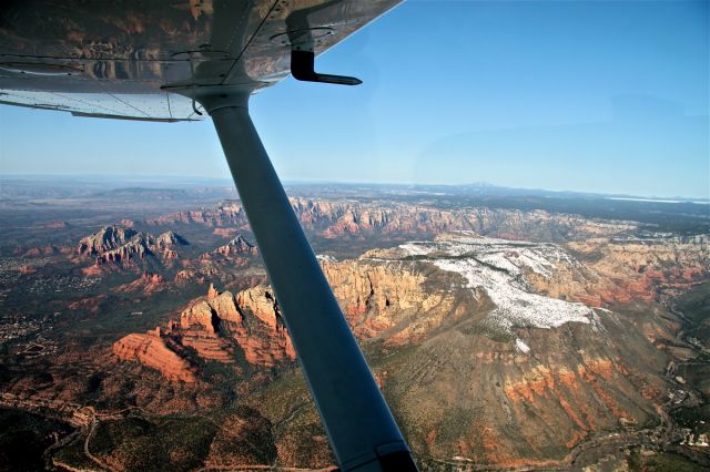 Cessna Skyhawk (N3514U) - Wing view of Sedona