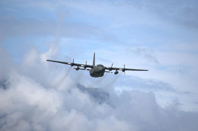 Lockheed C-130 Hercules (8TCB) - Austrian Airforce performing a low-pass at Innsbruck