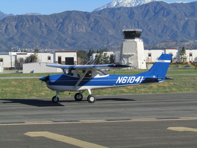 Cessna Commuter (N61041) - Taxiing to hangar