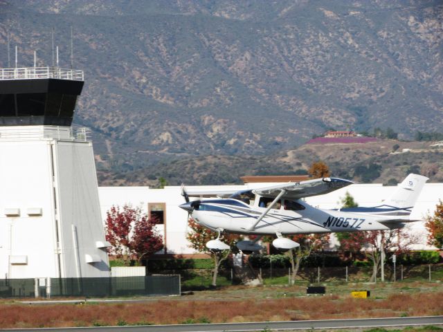 Cessna Skylane (N1057Z) - Taking off RWY 26L