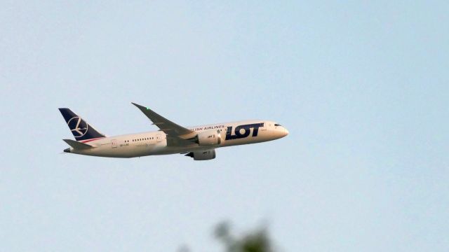 Boeing 787-8 (SP-LRC)