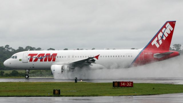 Airbus A320 (PR-MYQ)