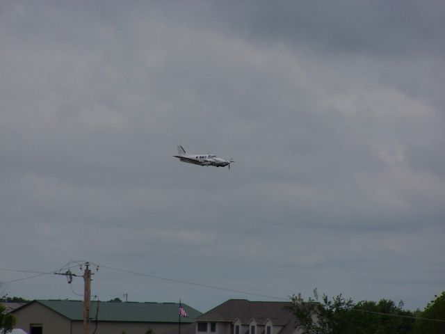 Beechcraft King Air 90 (N75V)
