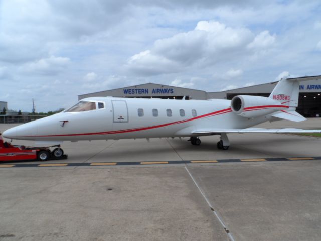 Learjet 60 (N808WG)