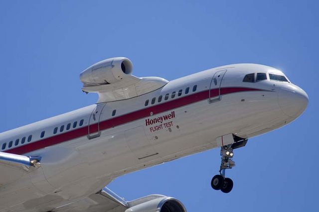 Boeing 757-200 (N757HW) - Honeywell engine testbed