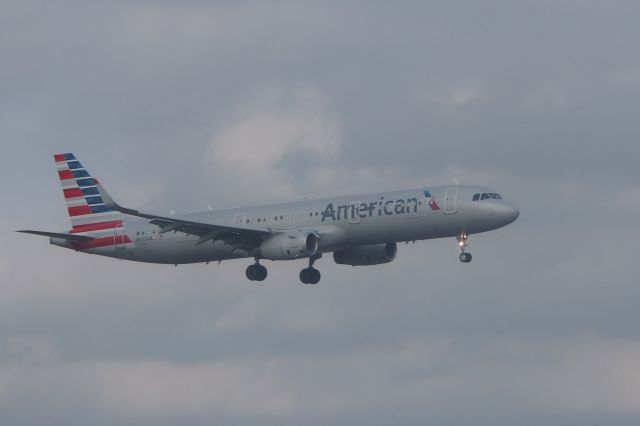 Airbus A321 (N933AM)