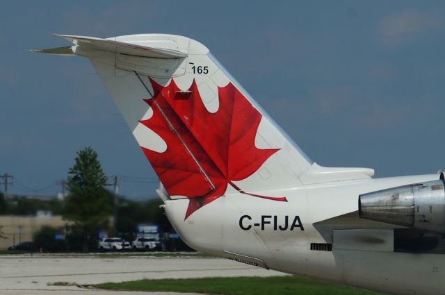 Canadair Regional Jet CRJ-200 (C-FIJA)