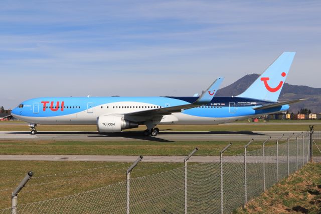 BOEING 767-300 (G-OBYK)