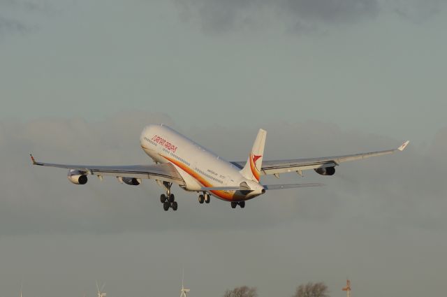 Airbus A340-300 (PZ-TCP)