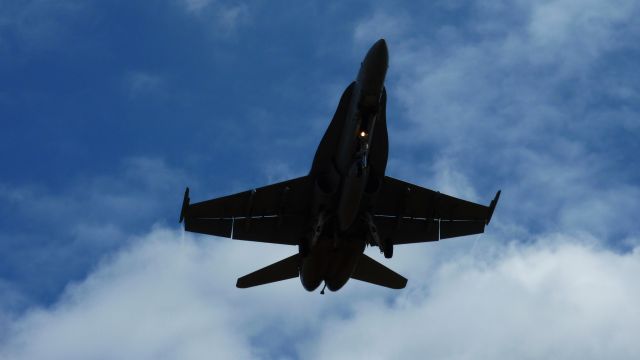 — — - An F/A-18C Hornet landing at PDX on Runway 28L.