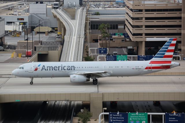 Airbus A321 (N979UY)