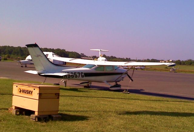 Cessna Skylane (N9657G) - 8/10/09 On The Ramp