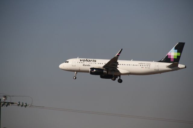 Airbus A320 (XA-VLE) - FINAL APPROACH 27 MMTJ