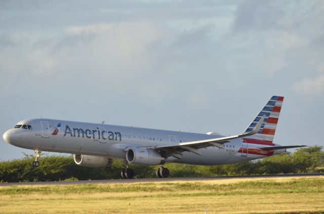 Airbus A321 (N125AA)